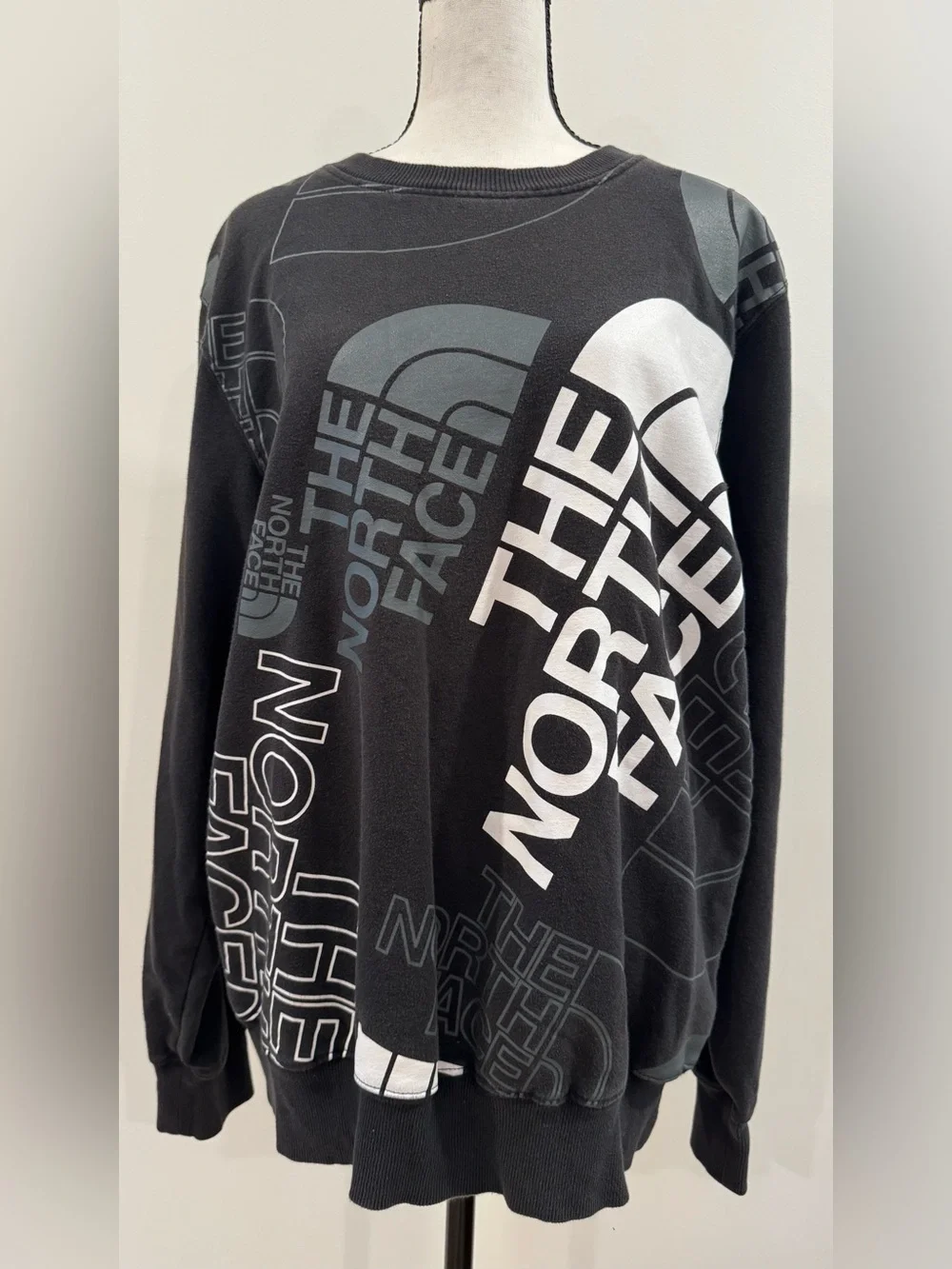 The North Face Logo Graphic Crewneck Sweatshirt Black Men’s Medium